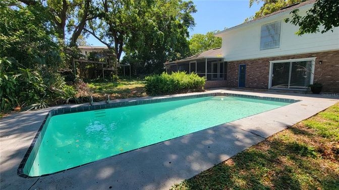 Exterior, Pool