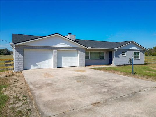 Attached, Exterior, Facade, Ranch