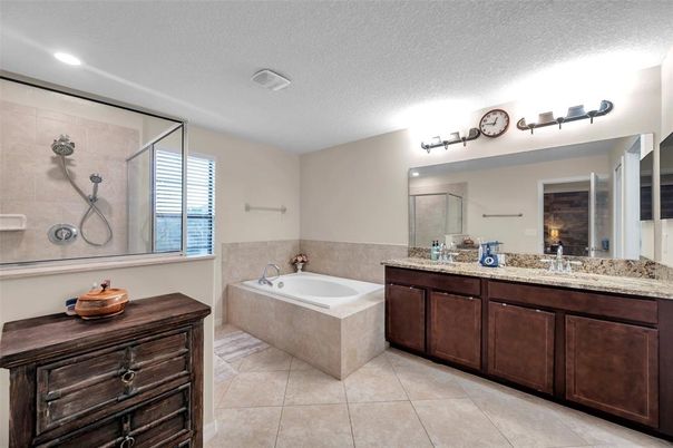 Bathroom, Dual Sink Vanities, Interior, Recessed Lighting