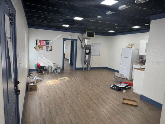 Fitness Equipment, Interior, Recessed Lighting, Wood Texture Flooring