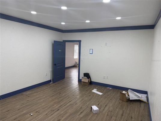 Empty room, Interior, Recessed Lighting, Wood Texture Flooring
