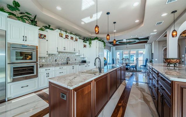 Dining room, Interior, Kitchen, Pendant Lights, Recessed Lighting, Stainless Steel Appliances