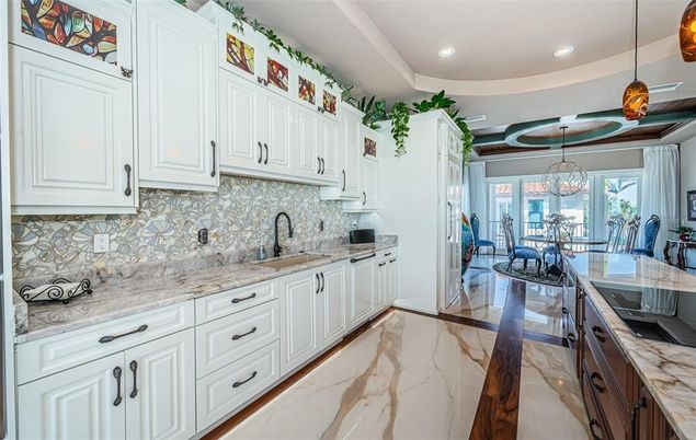 Chandelier, Dining room, Interior, Kitchen, Marble, Pendant Lights, Recessed Lighting