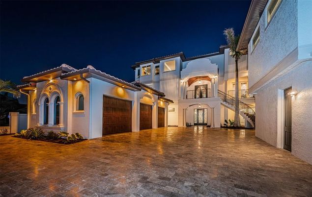 Attached, Exterior, Facade, Mediterranean