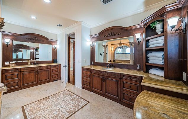 Bathroom, Dual Sink Vanities, Interior, Recessed Lighting