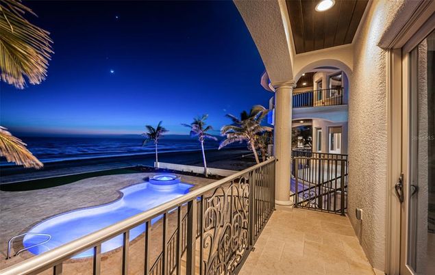 Exterior, Hot Tub, Water