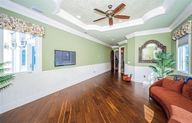 Interior, Recessed Lighting, Wood Texture Flooring