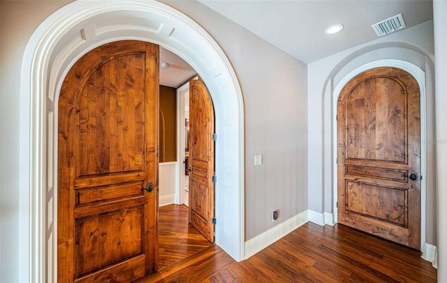 Interior, Recessed Lighting, Wood Texture Flooring