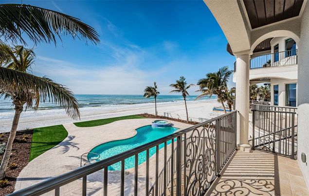 Exterior, Pool, Water