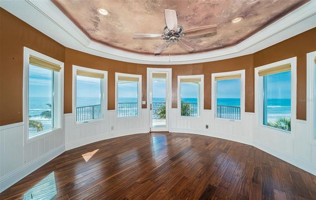 Empty room, Interior, Recessed Lighting, Water, Wood Texture Flooring