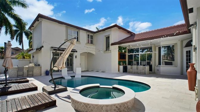 Exterior, Pool