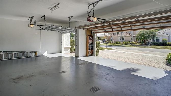 Garage, Interior