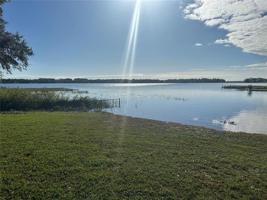 Exterior, Lake