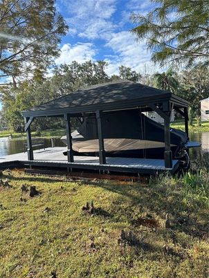 Exterior, Lake