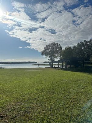Exterior, Lake