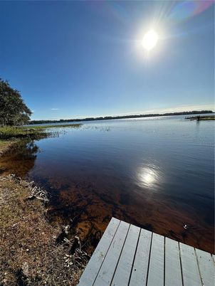 Exterior, Lake