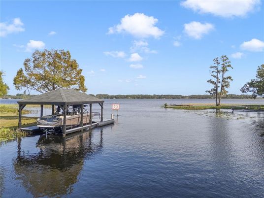 Exterior, Lake