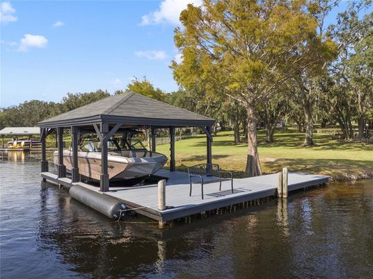 Exterior, Lake