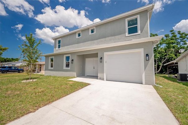 Attached, Exterior, Facade, Modern