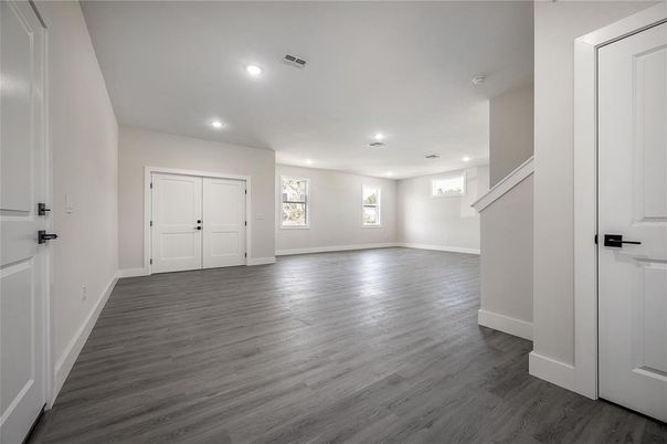 Empty room, Interior, Recessed Lighting, Wood Texture Flooring