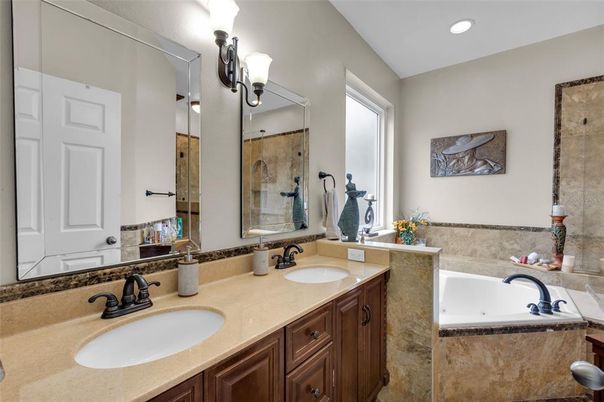 Bathroom, Dual Sink Vanities, Interior, Recessed Lighting