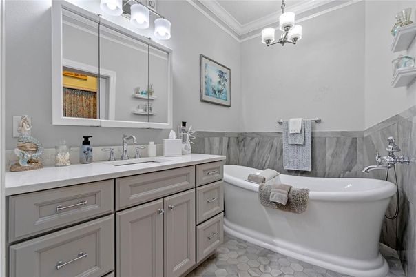 Bathroom, Free Standing Baths, Interior, Pendant Lights