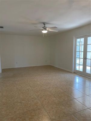 Empty room, Interior