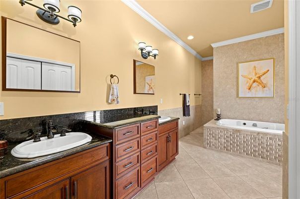 Bathroom, Dual Sink Vanities, Interior, Recessed Lighting