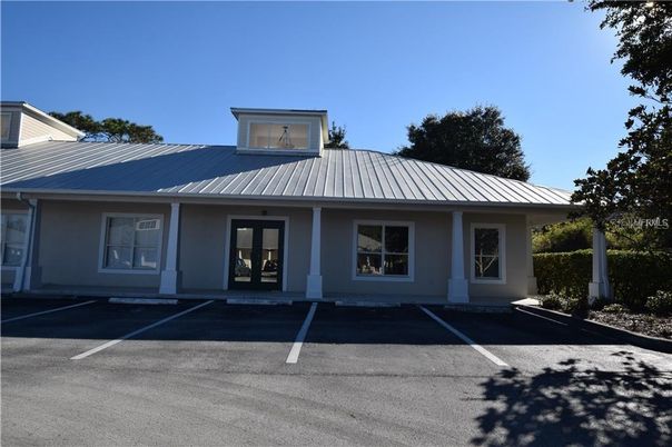 Exterior, Facade, Ranch