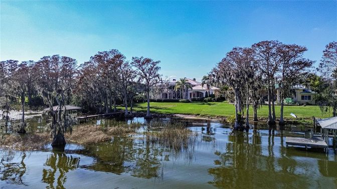 Exterior, Lake