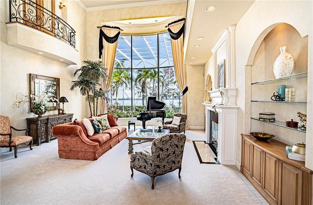 Fireplace, Interior, Living room, Piano, Recessed Lighting