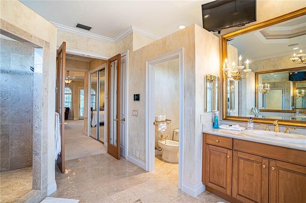 Bathroom, Dual Sink Vanities, Interior, Recessed Lighting