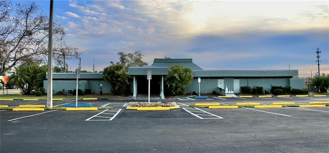 Exterior, Facade, Modern