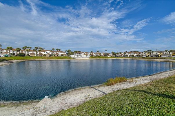 Exterior, Lake
