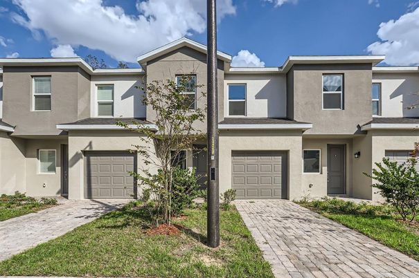 Attached, Exterior, Facade, Mediterranean