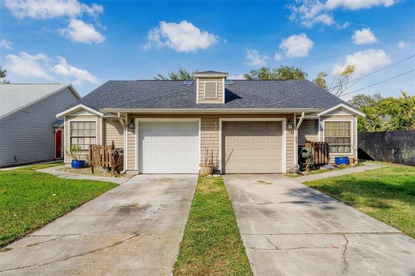 Attached, Exterior, Facade, Ranch