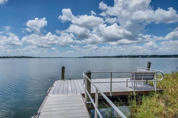 Exterior, Lake
