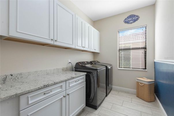 Interior, Washer, Wood Texture Flooring