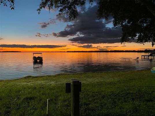 Exterior, Lake