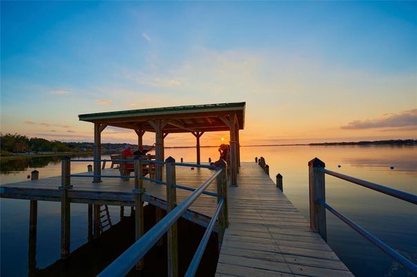Exterior, Lake