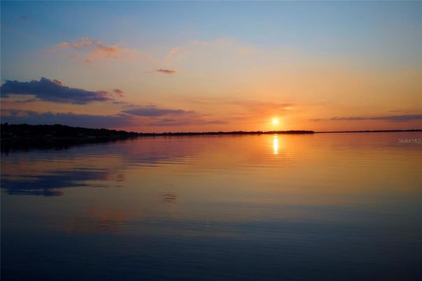 Exterior, Lake