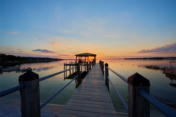 Exterior, Lake