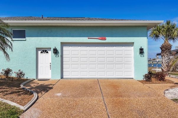 Detached Garage, Exterior