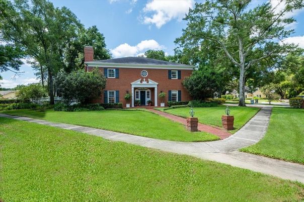 Backyard, Exterior, Facade, Brick Facade, Georgian