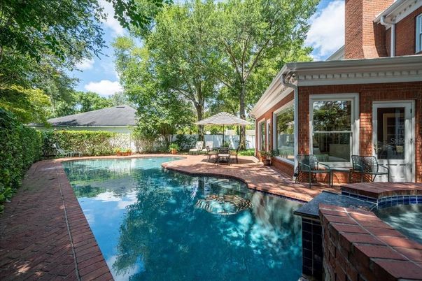 Exterior, Pool
