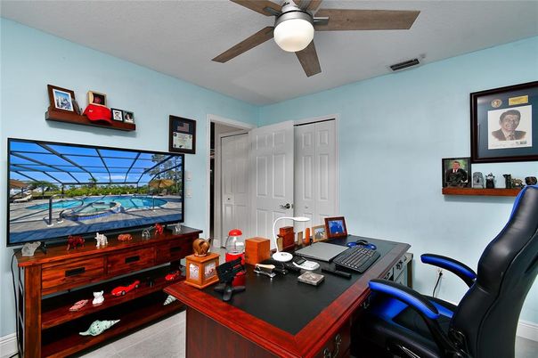 Home Office, Interior