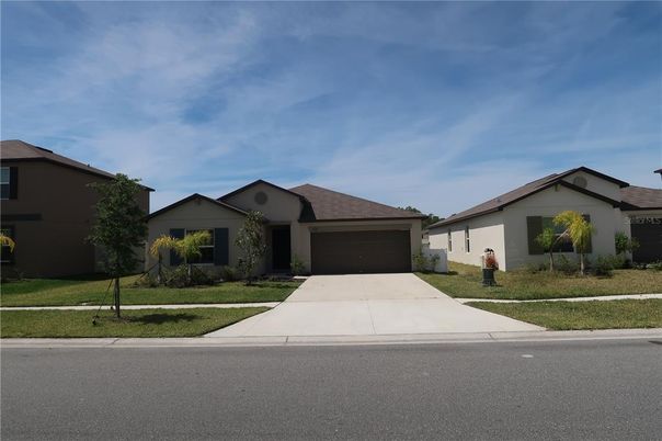 Attached, Exterior, Facade, Ranch