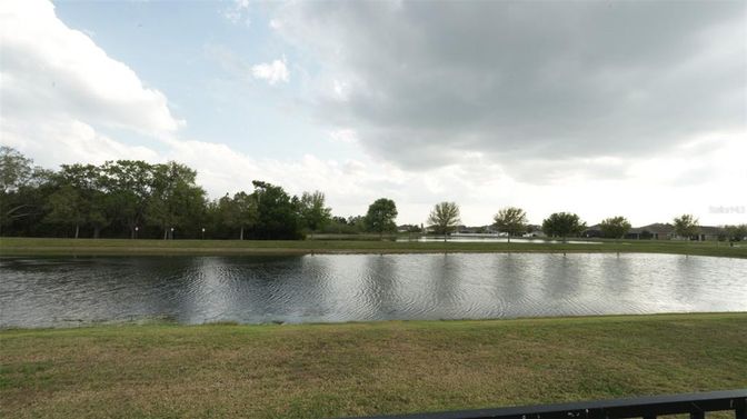 Exterior, Lake