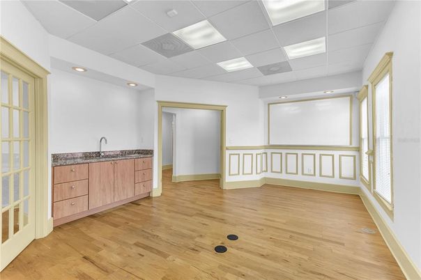 Interior, Recessed Lighting, Wood Texture Flooring