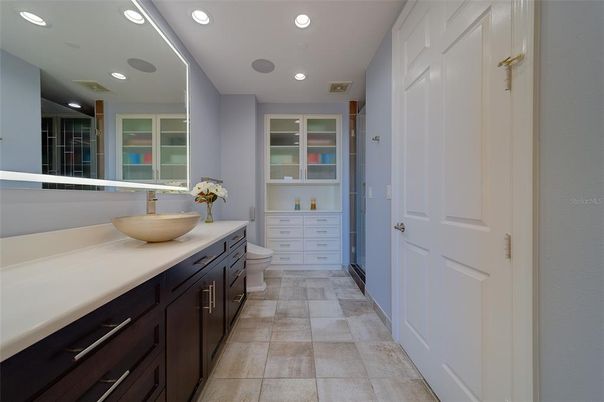 Bathroom, Dual Sink Vanities, Interior, Recessed Lighting